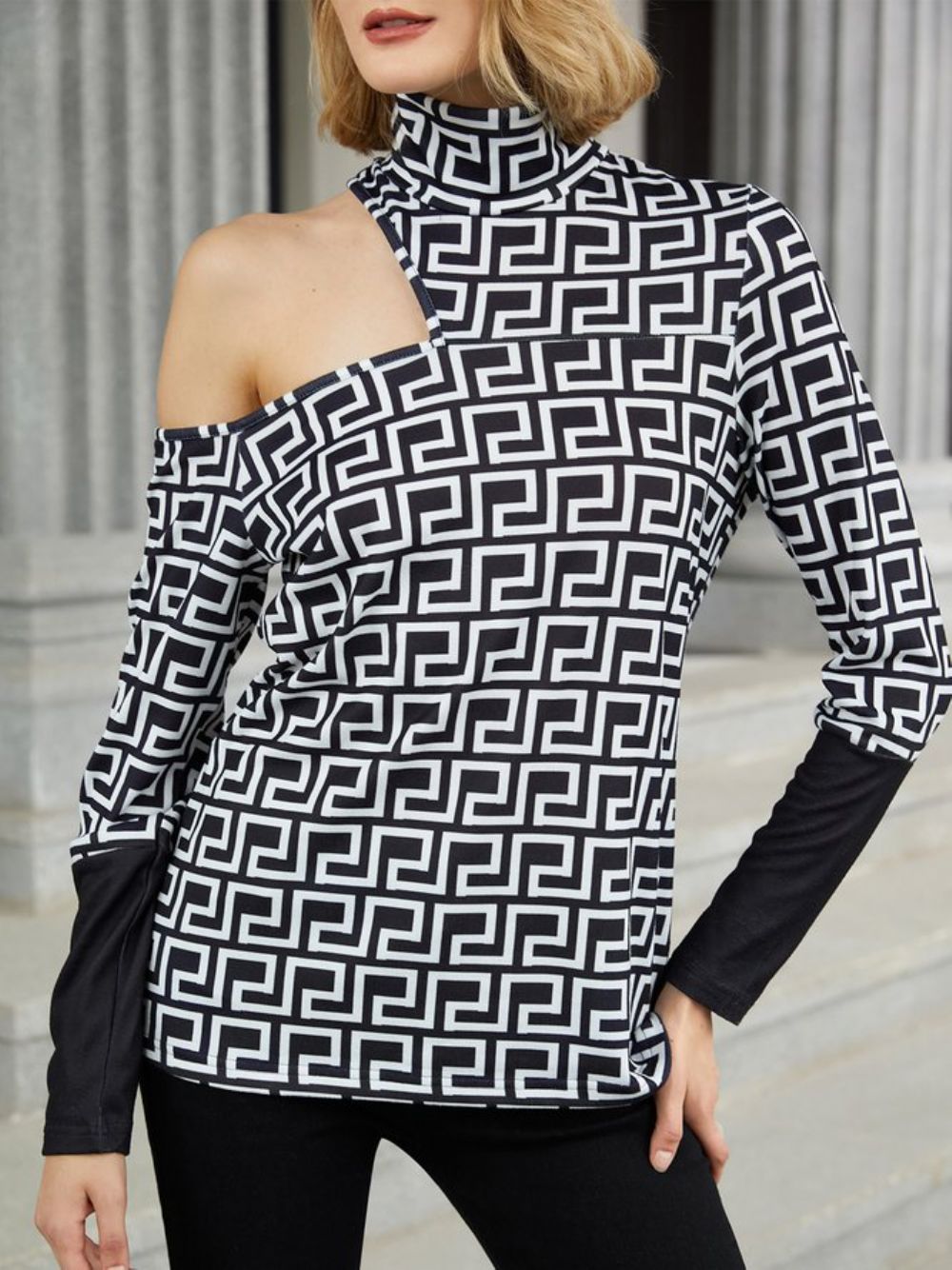 Elegante Top Met Hoge Hals Print