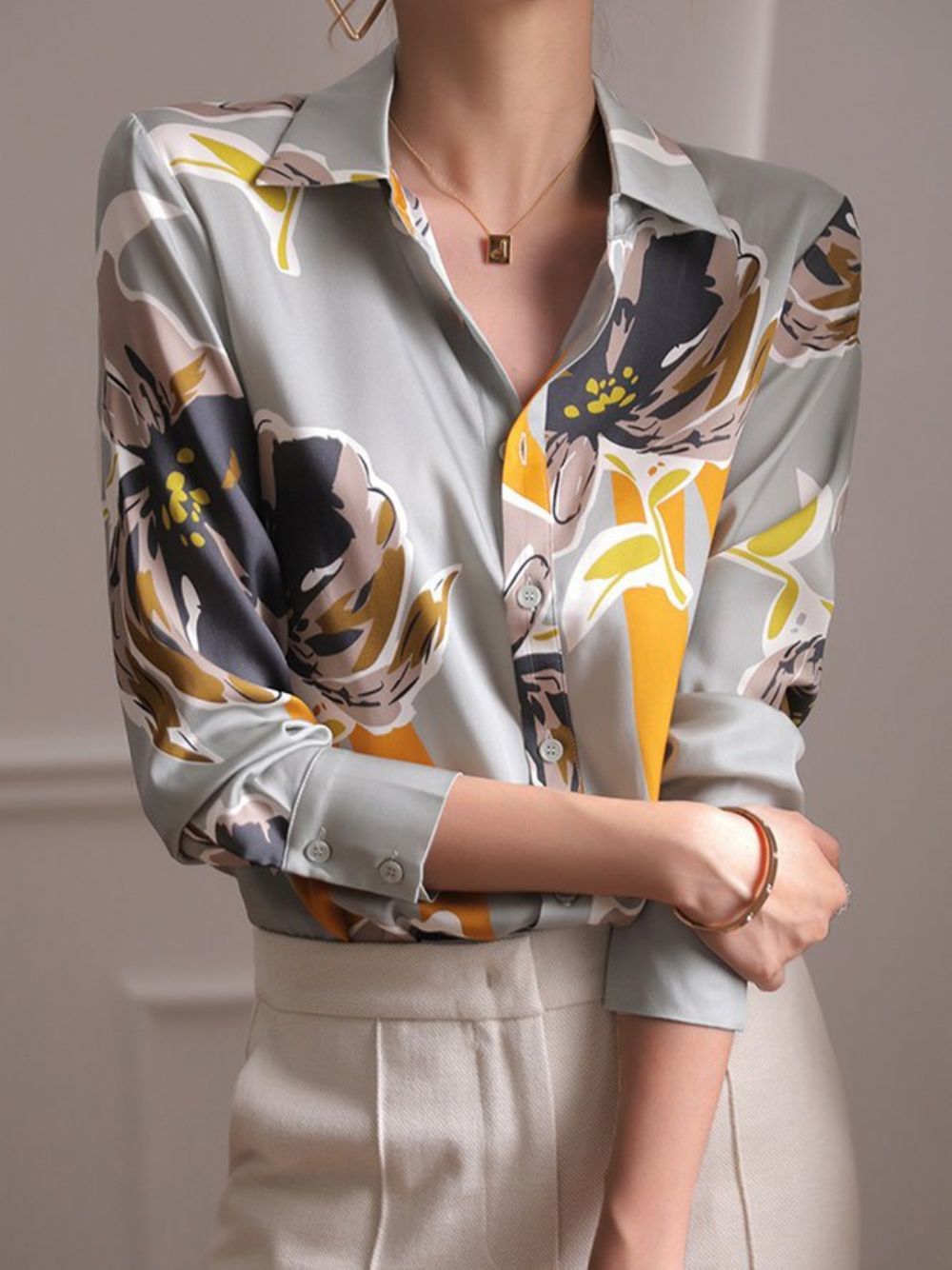 Elegante Blouse Met Overhemdkraag Lange Mouwen Met Bloemen