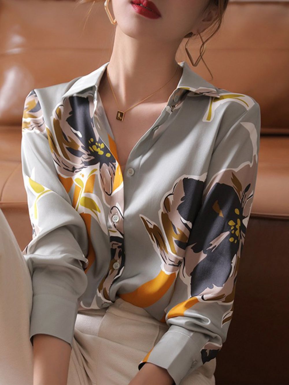 Elegante Blouse Met Overhemdkraag Lange Mouwen Met Bloemen